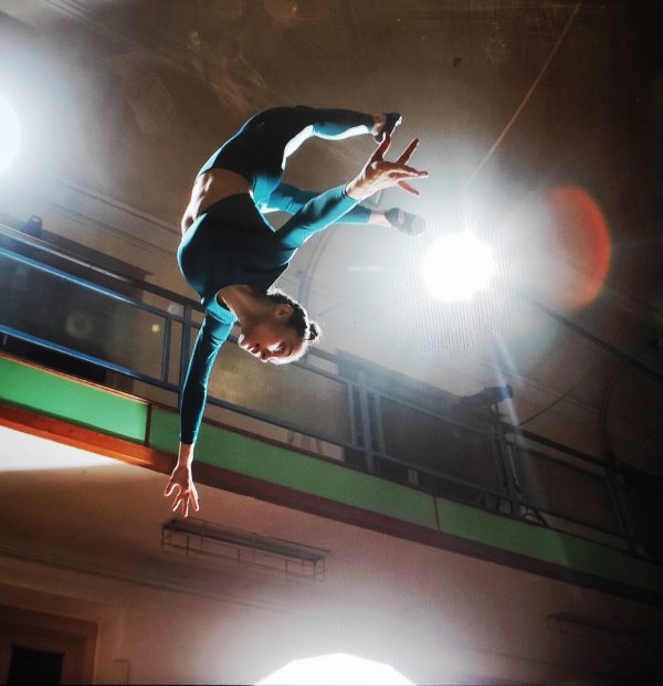 Contortionist acrobat stunt slovakia for movie hector