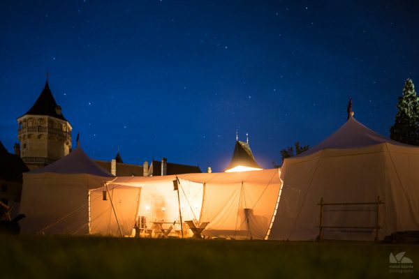 set fabrication medieval tent for commercial or movie