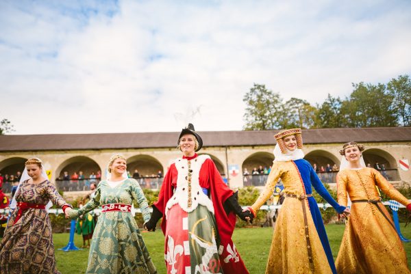 The royal court female extras from 14th-15th century as big group comparz for movie or commercial as big group casting